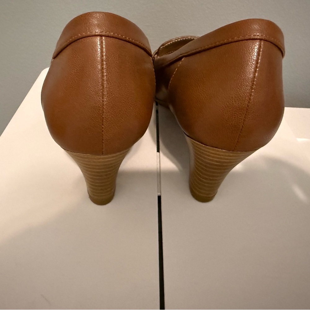 AEROSOLES Brown Leather Loafer Heels with Gold Buckle - Picture 8 of 10